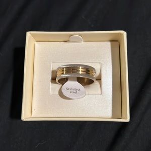 STAINLESS STEEL BRUSHED SILVER W/GOLD TONE MIDDLE WEDDING BAND SIZE 21=US 10